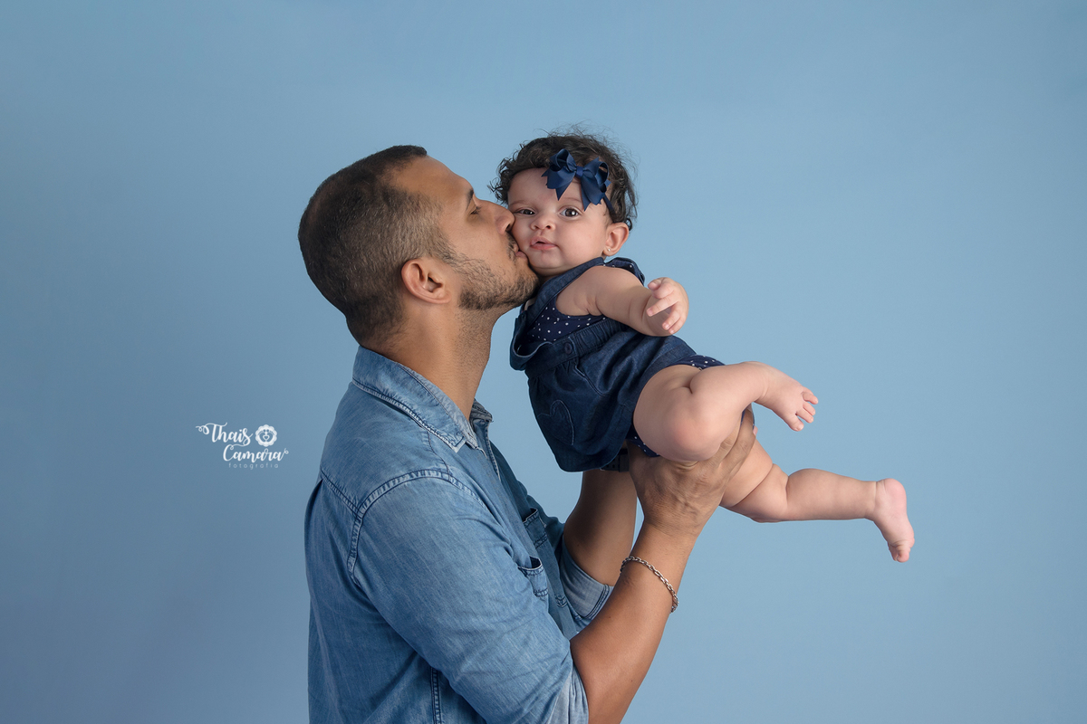 ensaio familia em estúdio, ensaio pais, sessão familia, fotos de família, pose ensaio familia, ensaio em estudio, studio campo grande rj, thais camara fotografia