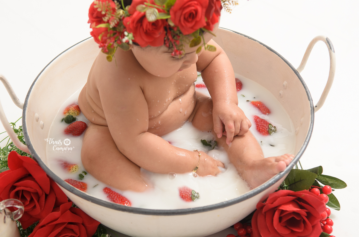 ensaio menina, banho de leite, acompanhamento trimestral, acompanhamento mensal, foto mensal, book mensal, book infantil, ensaio frutinhas menino, ensaio frutinhas, book frutinhas, baby milkbath, banho de leite infantil, estúdio em campo grande rj