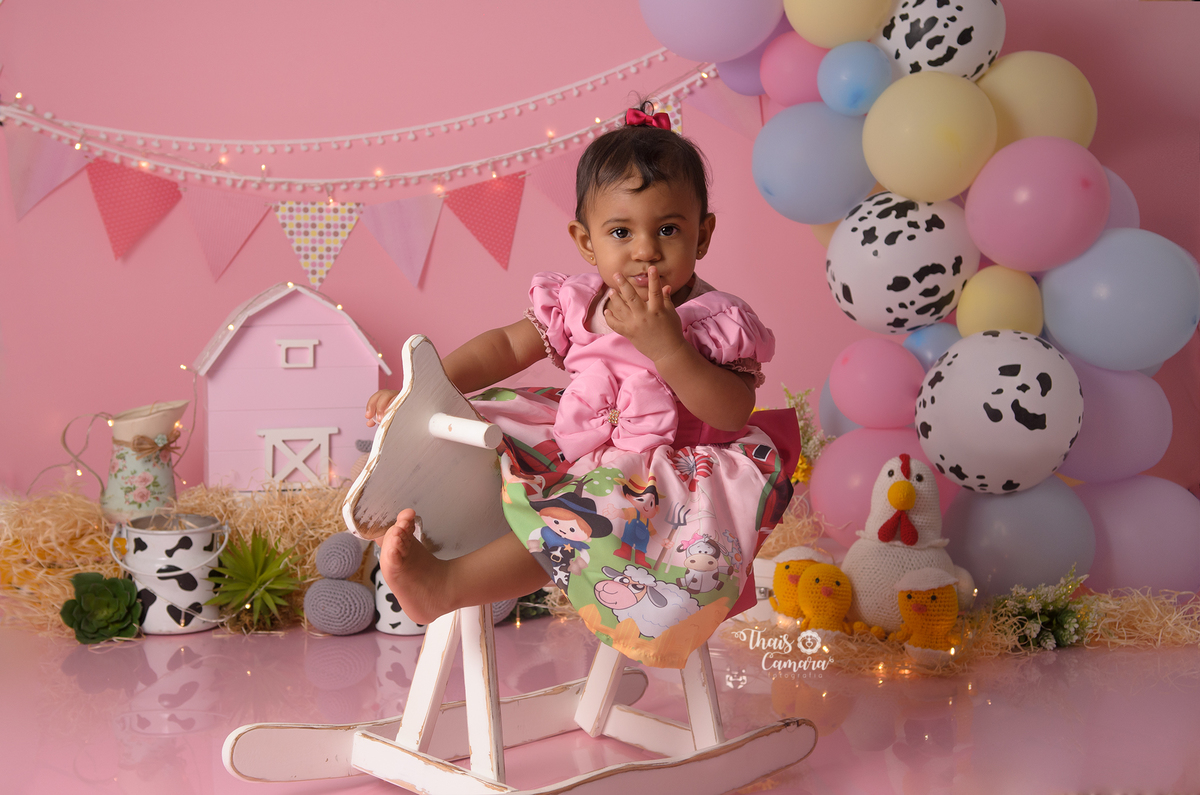 cake smash fazendinha, smash the cake, farm girl, fazendinha cake smash, ensaio de 1 ano, ensaio com bolo, decor festa fazendinha rosa, decoração fazenda rosa, studio infantil rj