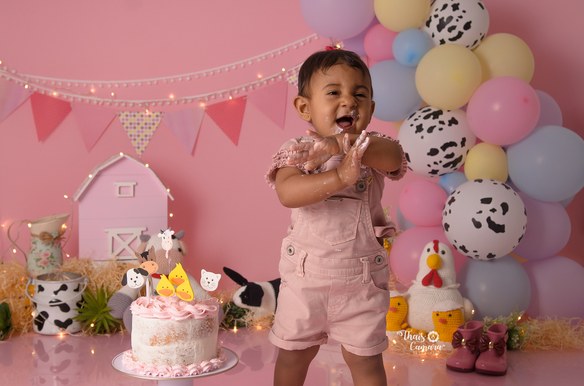 cake smash fazendinha, smash the cake, farm girl, fazendinha cake smash, ensaio de 1 ano, ensaio com bolo, decor festa fazendinha rosa, decoração fazenda rosa, studio infantil rj