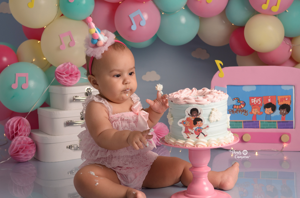 cake smash 3 palavrinhas, smash the cake, 3 palavrinhas menina, gospel cake smash, ensaio de 1 ano, ensaio com bolo, decor festa 3 palavrinhas rosa, decoração rosa, studio infantil rj