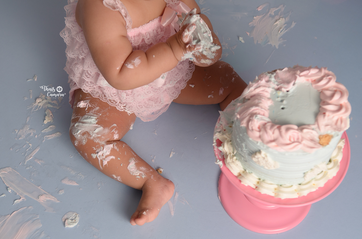 cake smash 3 palavrinhas, smash the cake, 3 palavrinhas menina, gospel cake smash, ensaio de 1 ano, ensaio com bolo, decor festa 3 palavrinhas rosa, decoração rosa, studio infantil rj