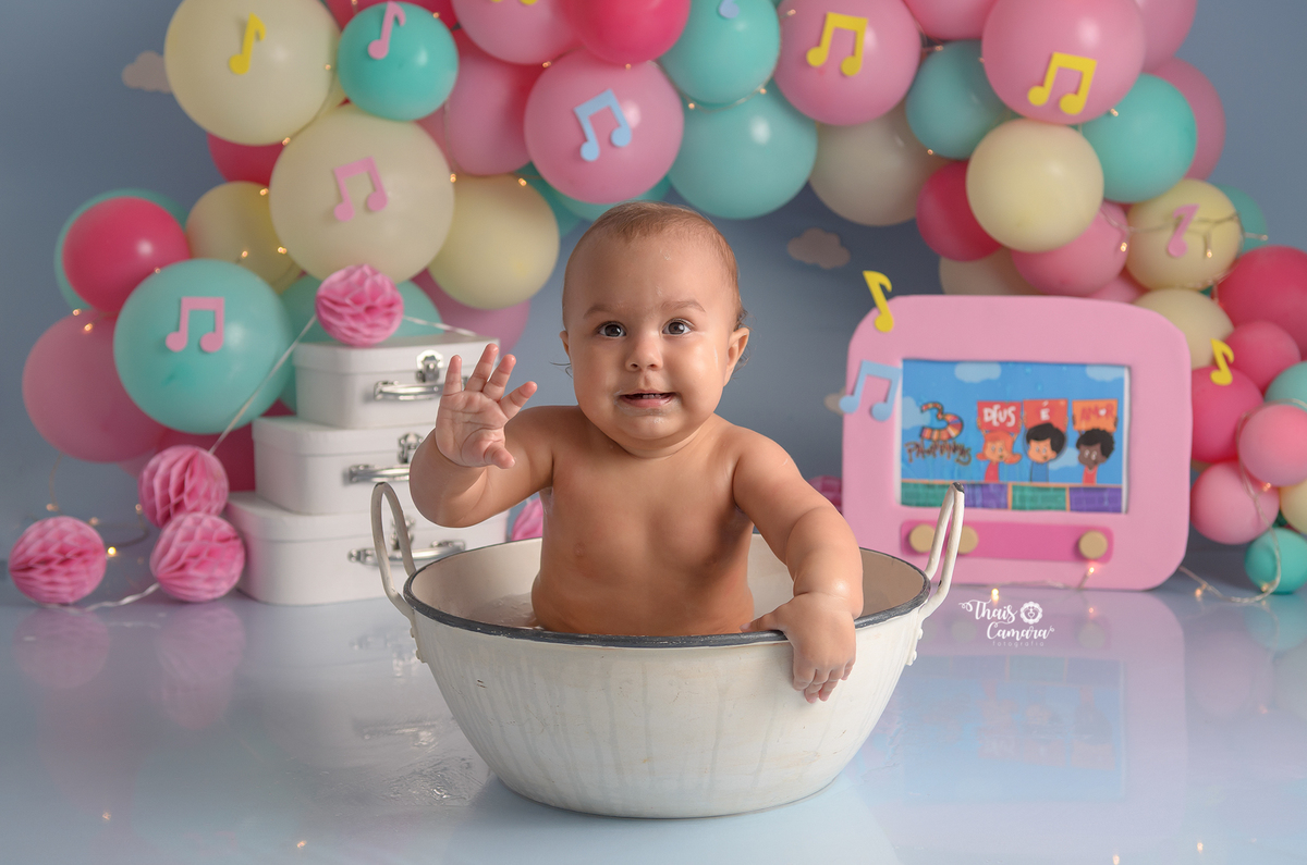 cake smash 3 palavrinhas, smash the cake, 3 palavrinhas menina, gospel cake smash, ensaio de 1 ano, ensaio com bolo, decor festa 3 palavrinhas rosa, decoração rosa, studio infantil rj