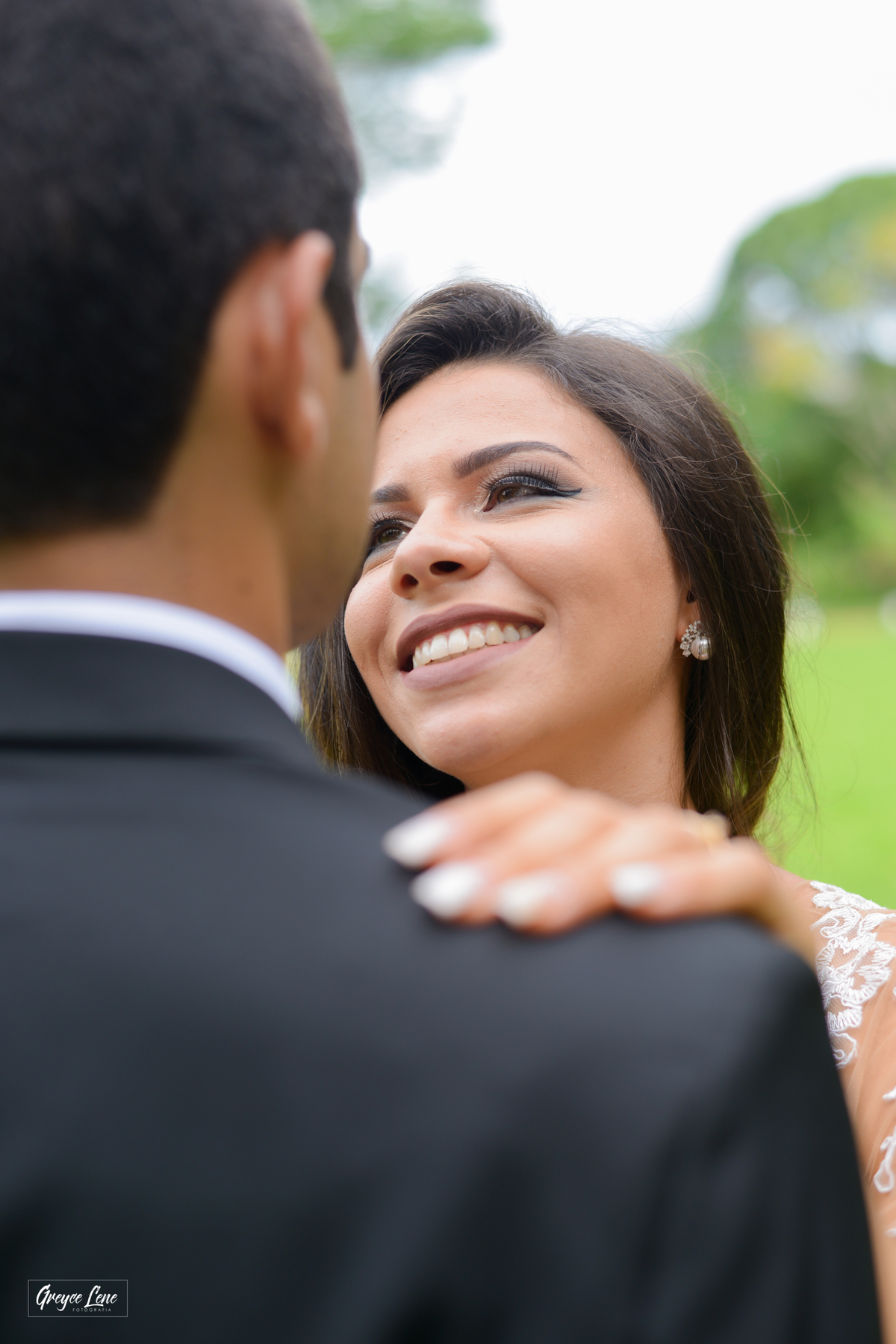 close no olhar da noiva para o noivo sessao externa em porto velho rondonia