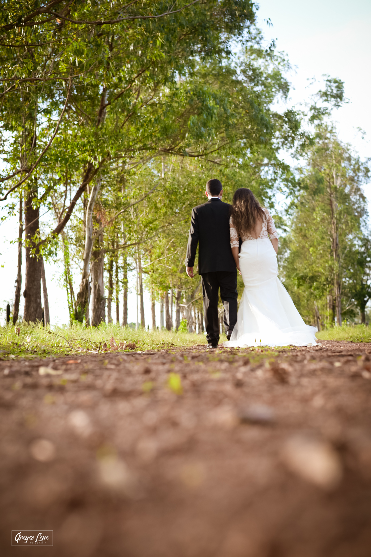 noivos de costas caminhando para o horizonte sessao externa porto velho