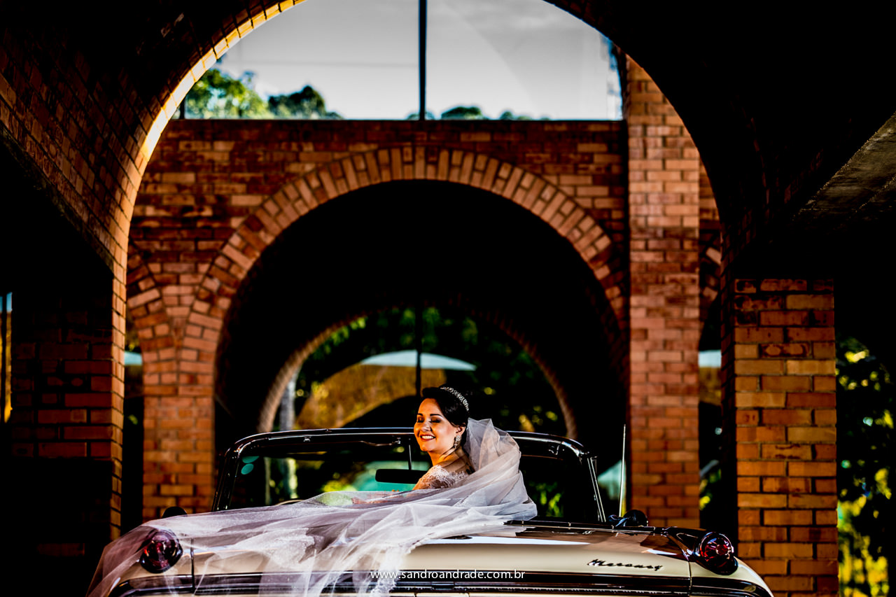 Maravilhoso mercury 67 e uma noiva feliz, em conjunto com uma arquitetura maravilhosa desta linda casa e sua historia localizada no Park Way em Brasilia