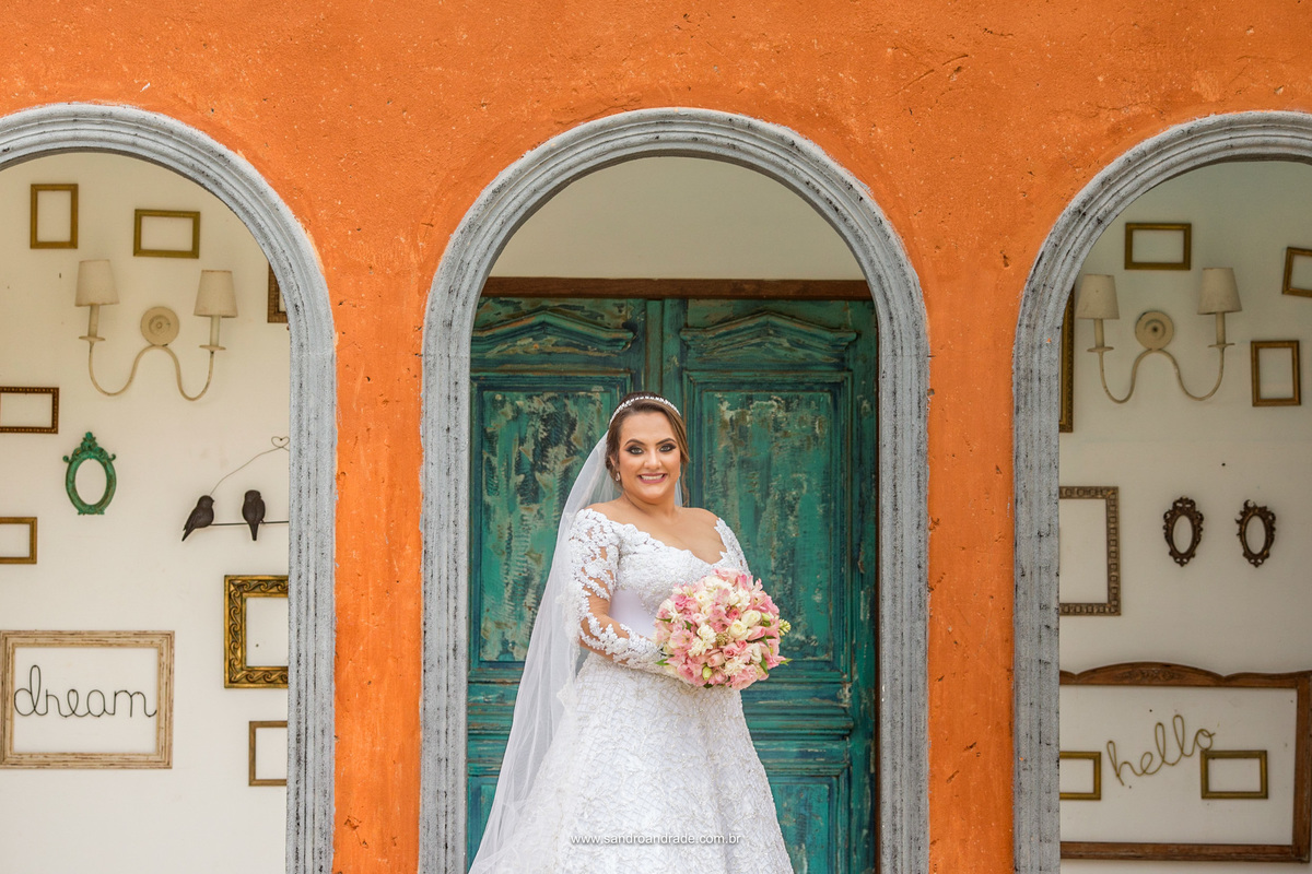Fotografia básica, artística, com técnicas de luz maravilhosas é com Sandro Andrade, o artista por trás das lentes.