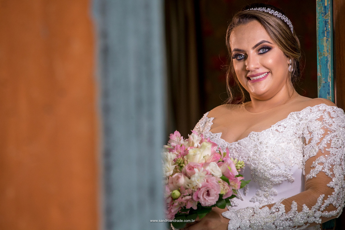 Bela, bela, bela com belos olhos azul piscina, Gabi esta linda.