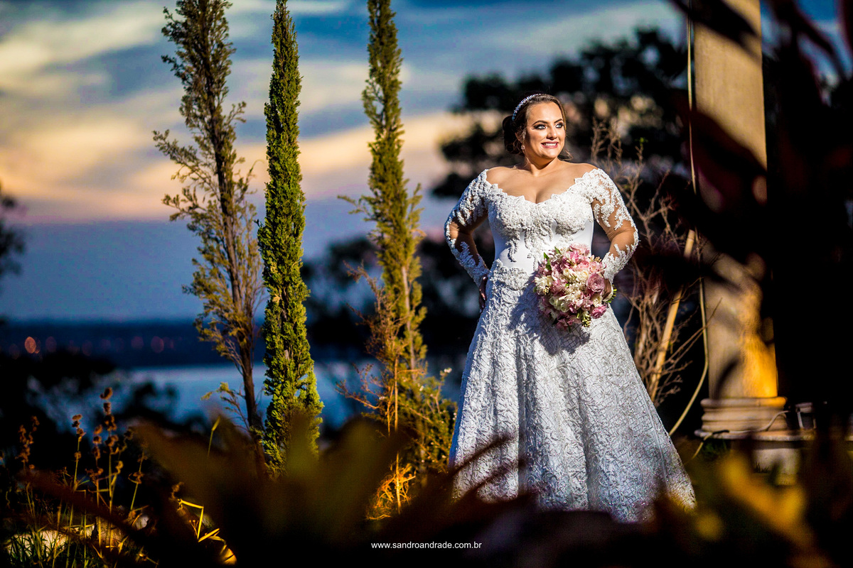 Escolhida como capa deste álbum, Gabi esta muito bonita, com um lindo céu bem contrastado em um belo click do fotógrafo Sandro Andrade.