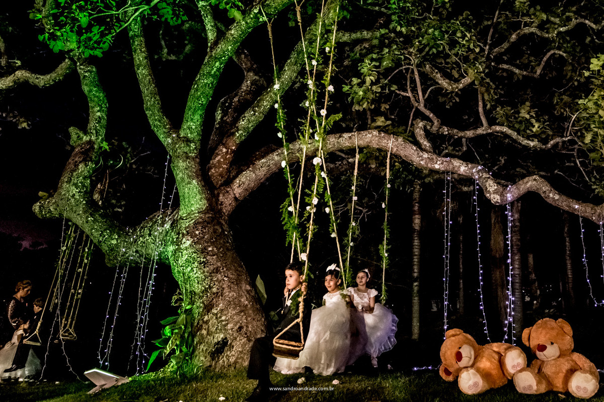 Fotografia com arte, crianças brincando.