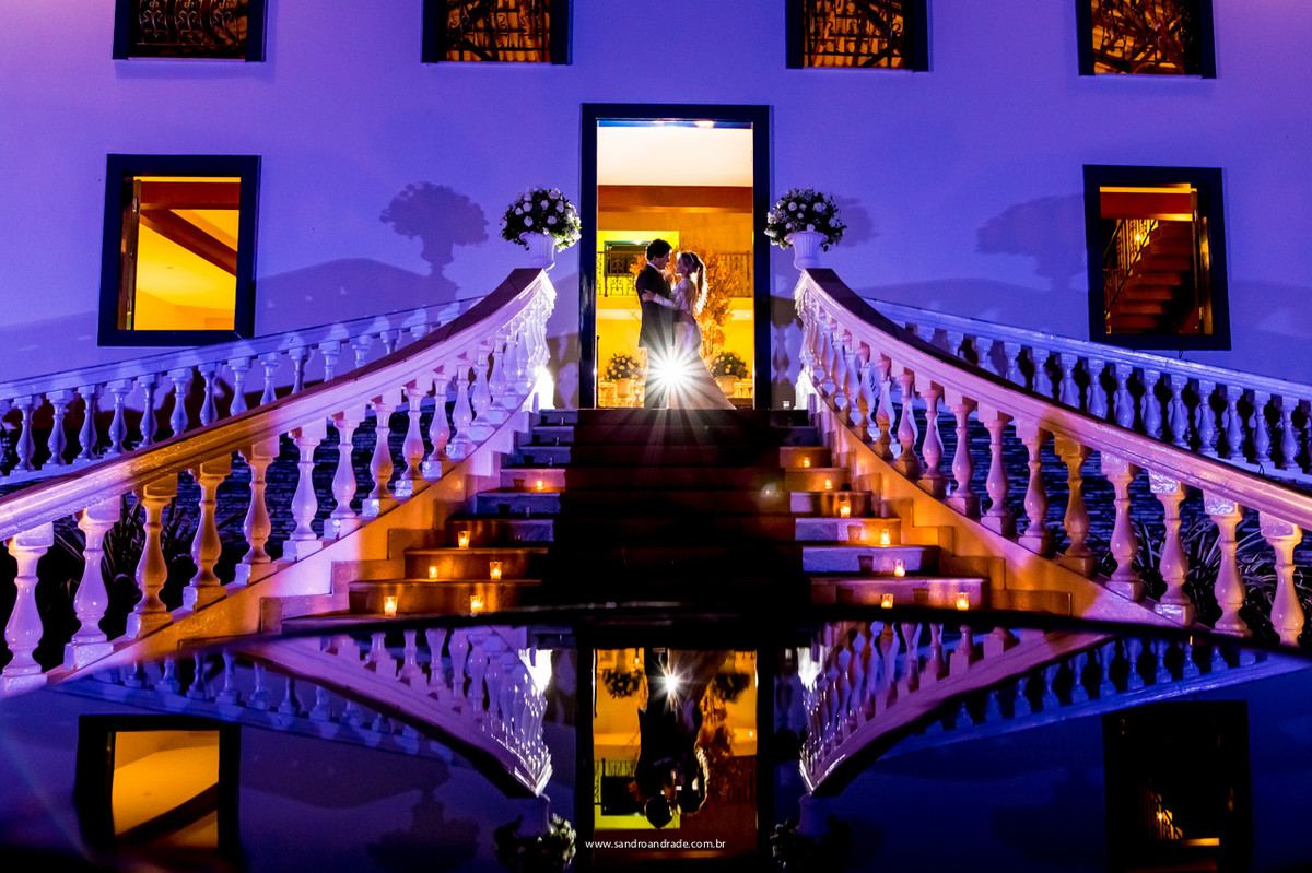 Linda fotografia criativa dos noivos Larissa e Murilo em seu casamento antes da festa, click feito pelas lentes do fotografo premiado no Brasil e no mundo.