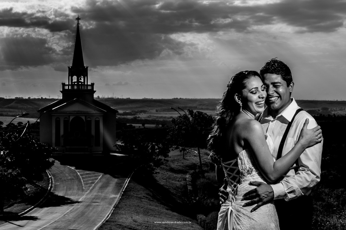 Sorrisos lindos, ao seu lado tudo se torna mais fácil, igrejinha em brasilia, df