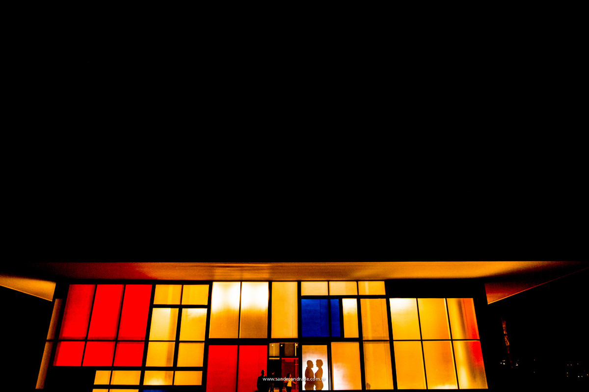 Uma linda exposição que brinca com as formas e cores