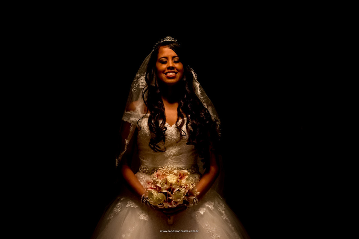 Noiva linda, vestida para casar