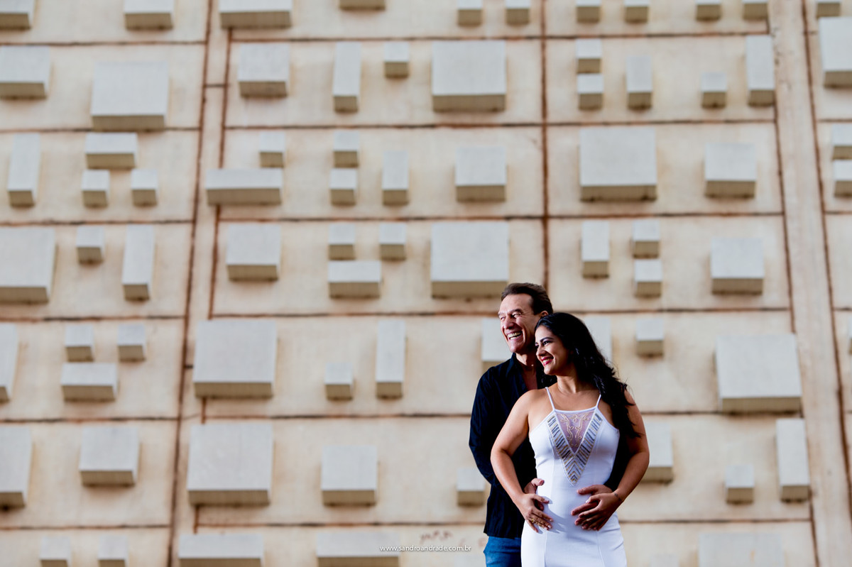 O fotografo Sandro Andrade aproveita os pontos turísticos de bsb para fotografar seus casais apaixonados