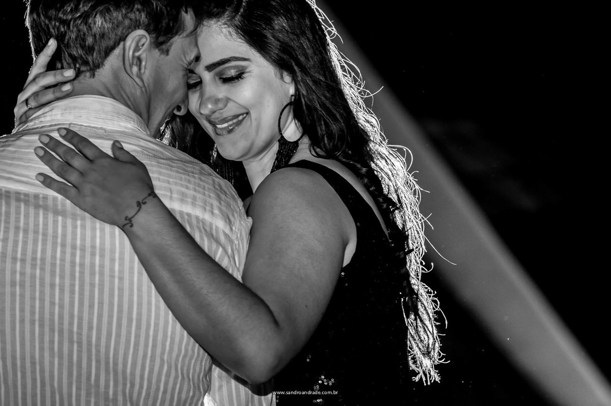 Os noivos, pertinho, grudadinhos