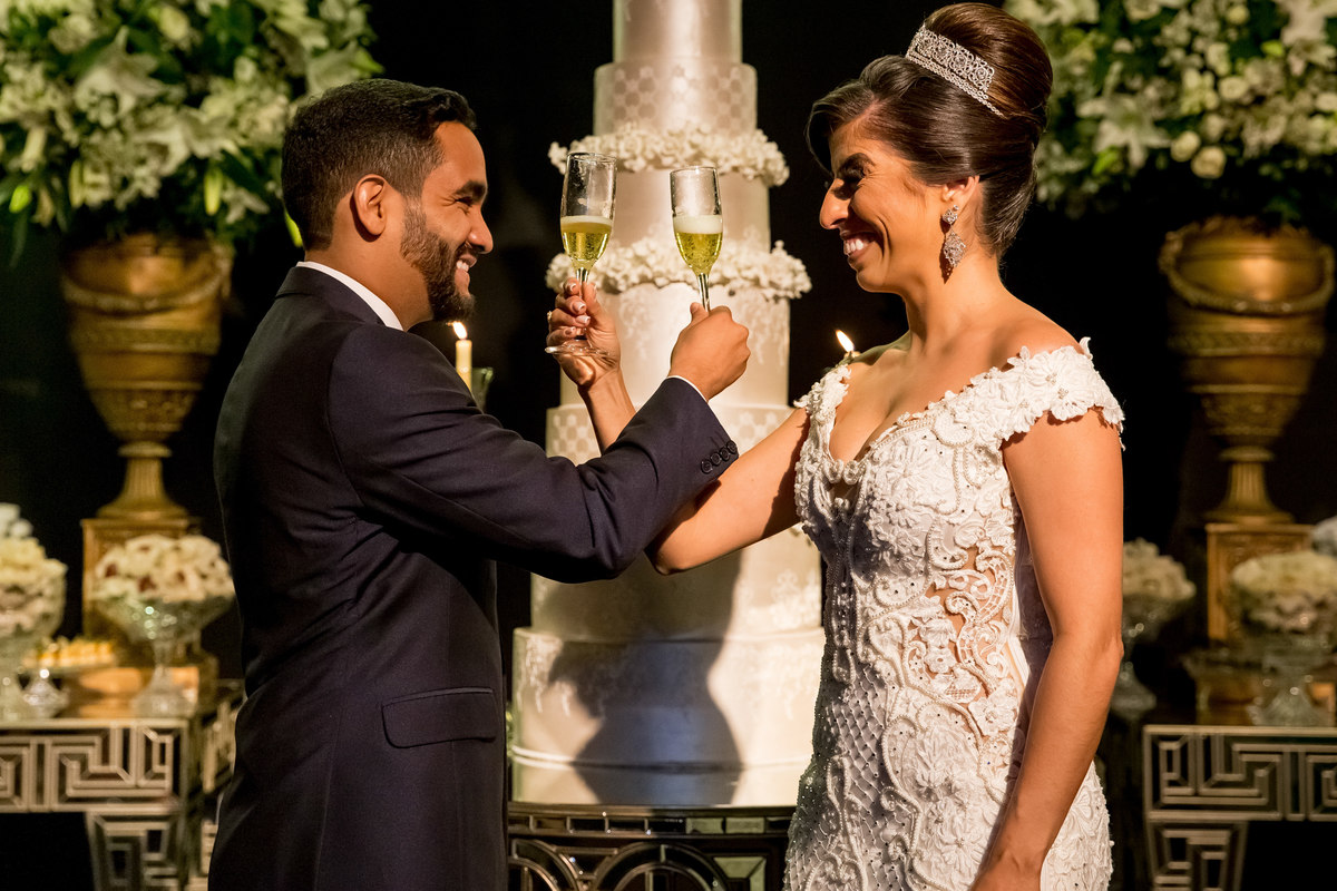 O brinde dos noivos, brinde ao amor deste maravilhoso casal, Priscila Parente e Alysson Purificação..