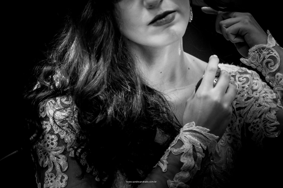 Se perfumando para o seu grande amor, o noivo