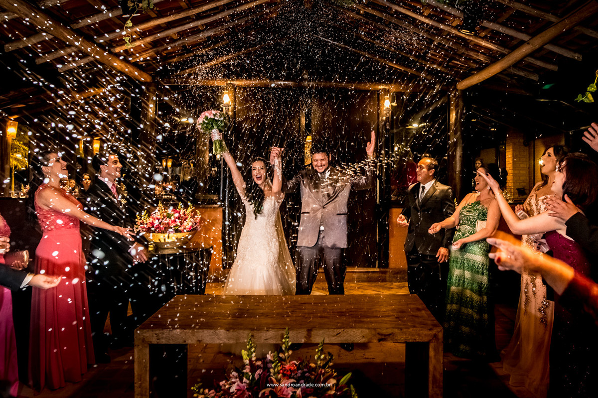 Chuva de arroz, saída do mais novo casal de pouso alegre-mg