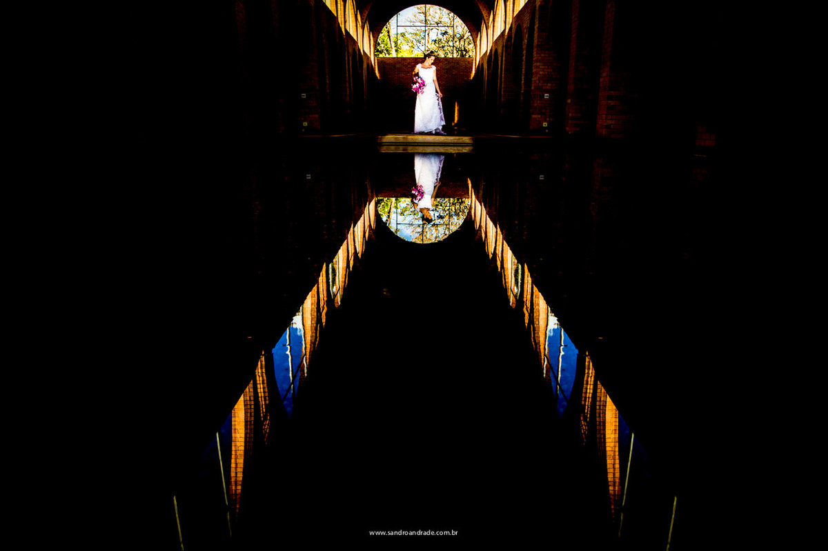 Vestido de noiva em dose dupla, reflexo, previa de noiva em bsb