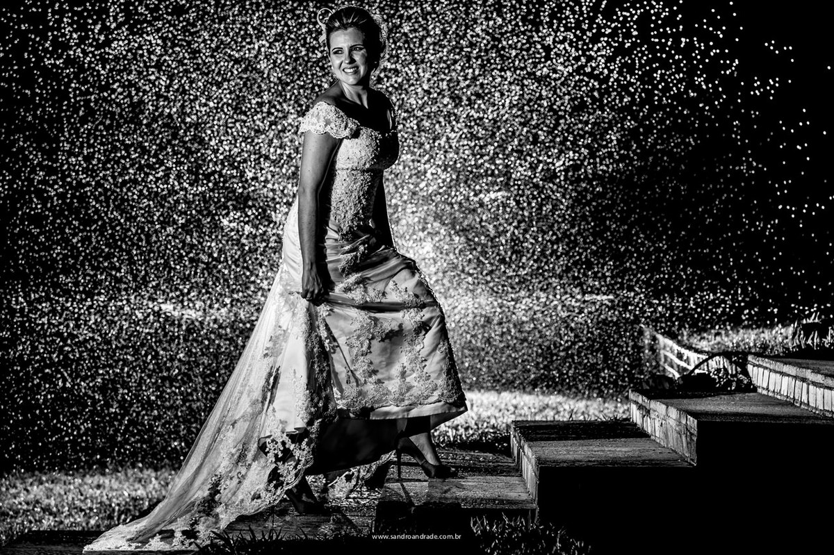 Um sorriso de uma noiva atras consigo muito amor e felicidade