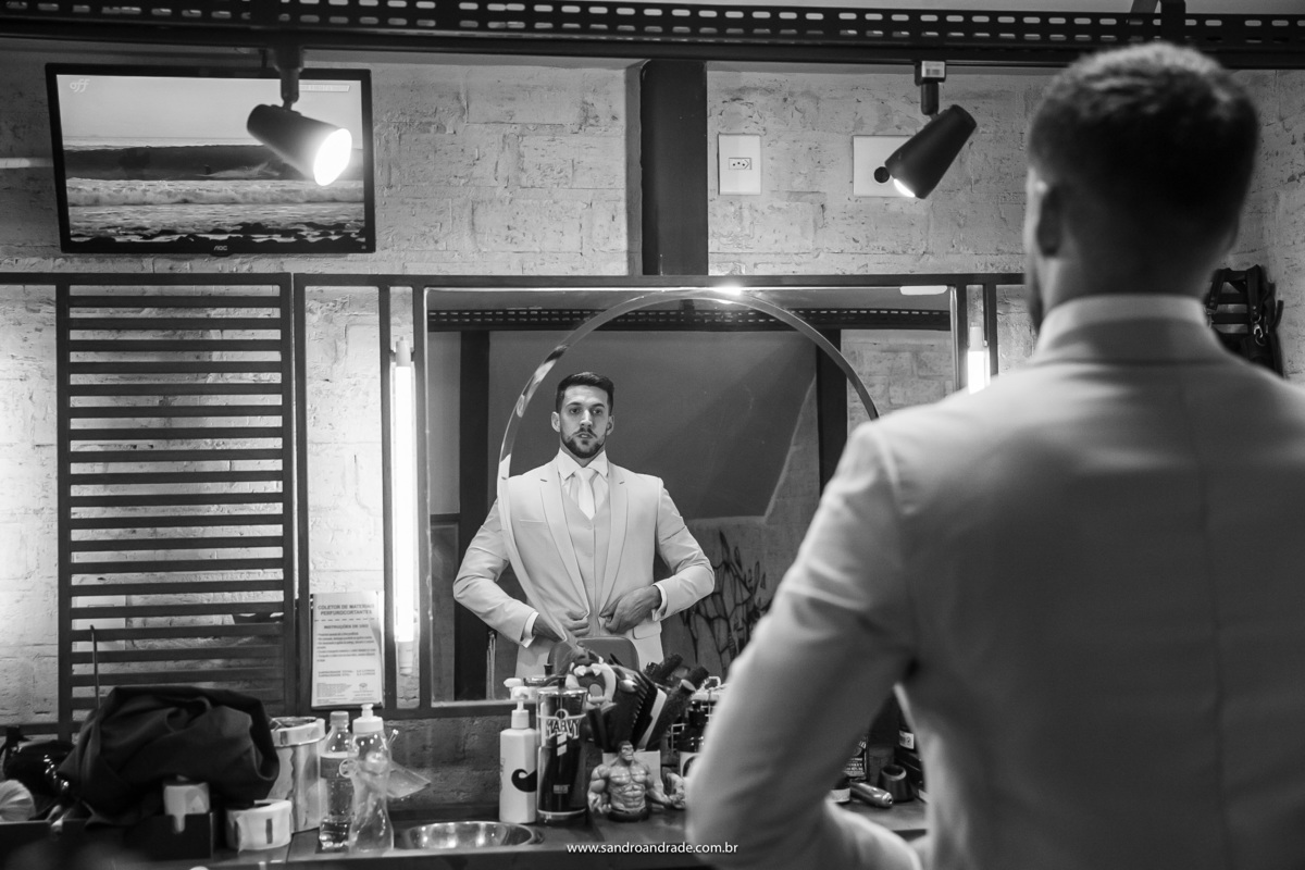 Michel está concentrado finalizando sua produção, acabou a brincadeira...partiu altar, casar com a mulher de sua vida.