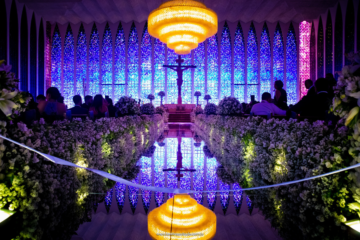 Santuário Dom Bosco - Brasilia - DF
Decorada para o casamento de Luiza e Michel, fotografia feita por um dos melhores fotógrafos de casamento do DF e do Brasil.