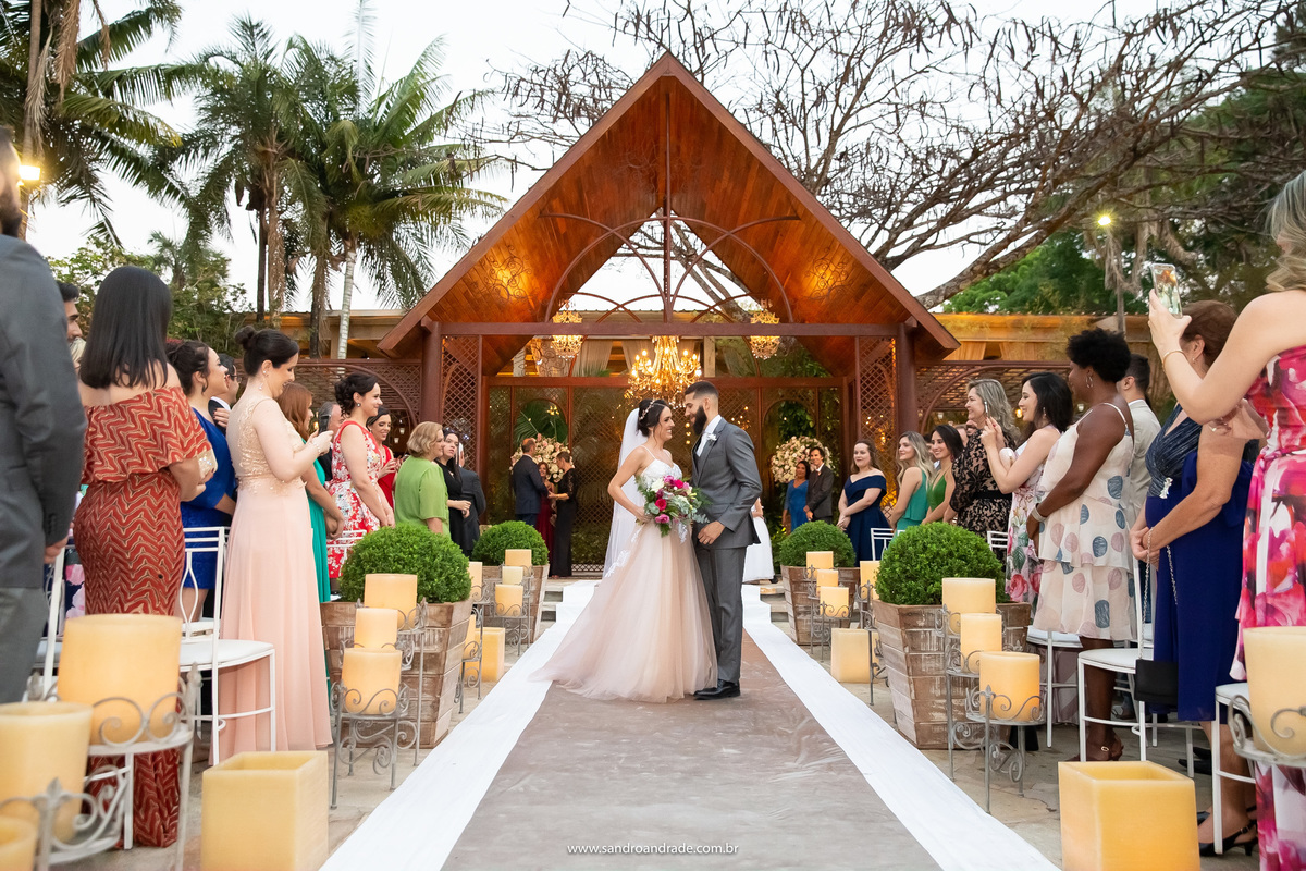 E então durante a saída, ele para de frente para ela. momento que leva todos ao delírio...