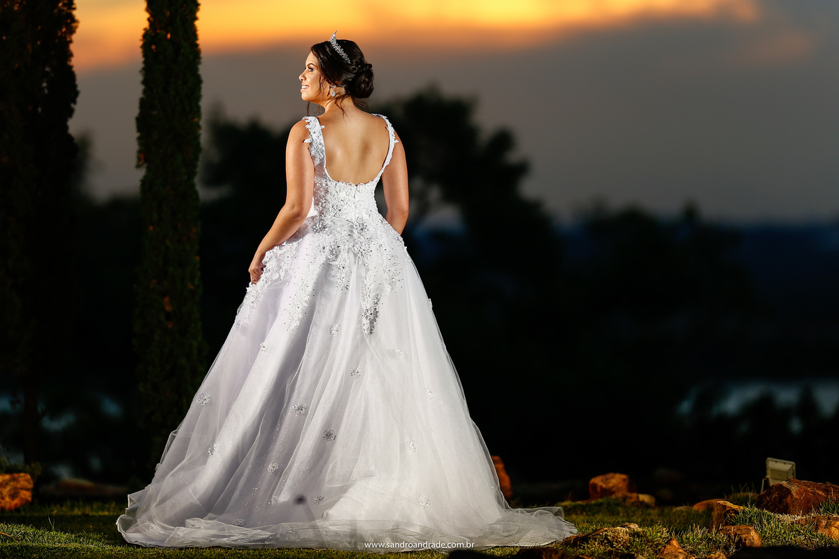 Com um lindo por do sol no fundo, nos despedimos deste ensaio de previa de noiva da Julia, que dentro de alguns dias estará se casando com o André neste lindo local, sob a organização de Simone Couto sua cerimonialista.