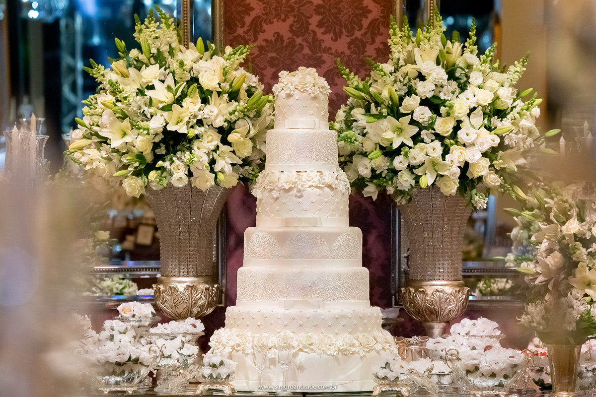 Linda maquete do bolo.