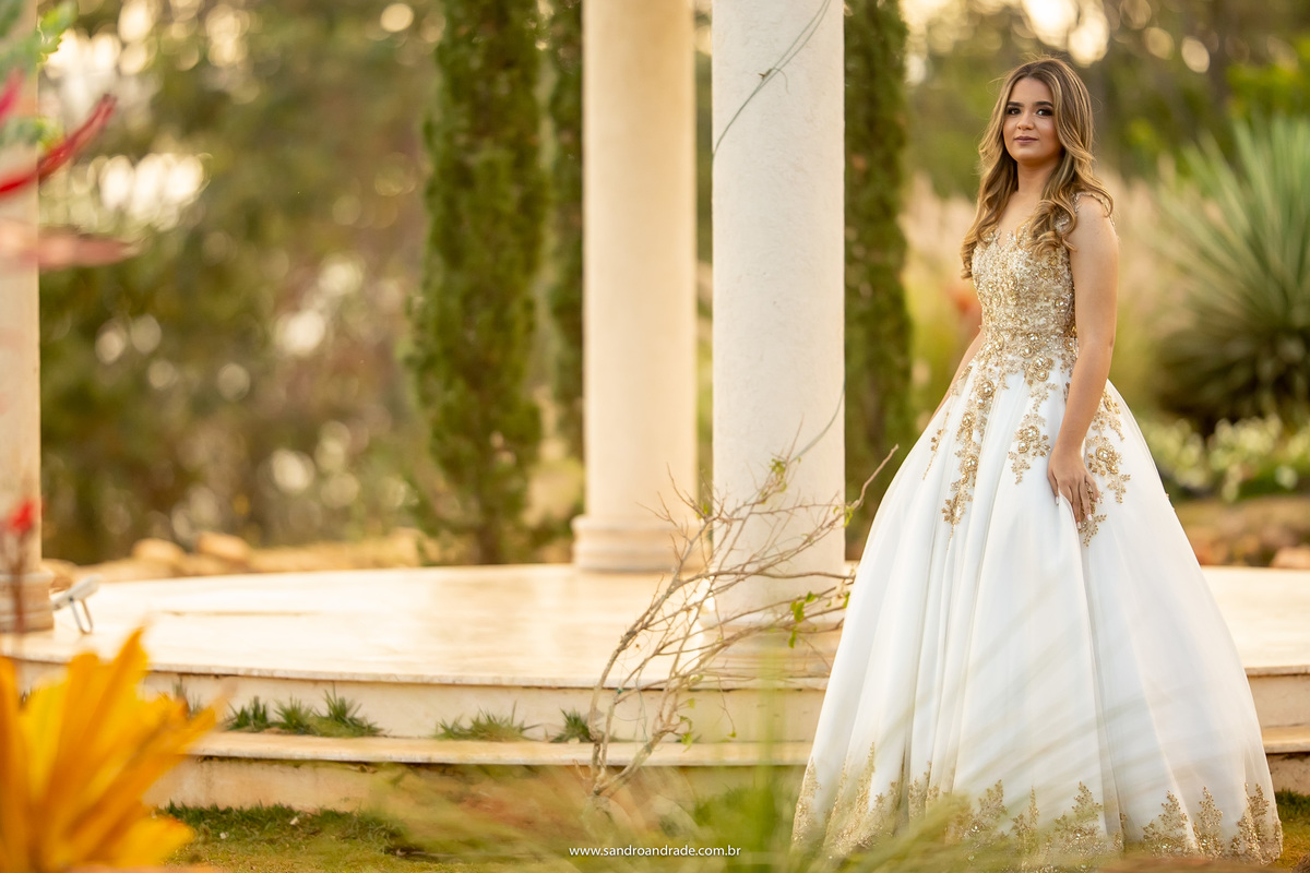 Toda linda, produzida pela querida Dani Ribeiro do Salão Wisu em Águas Claras e com um belíssimo vestido da Vivian da Maison Vivian Spier.