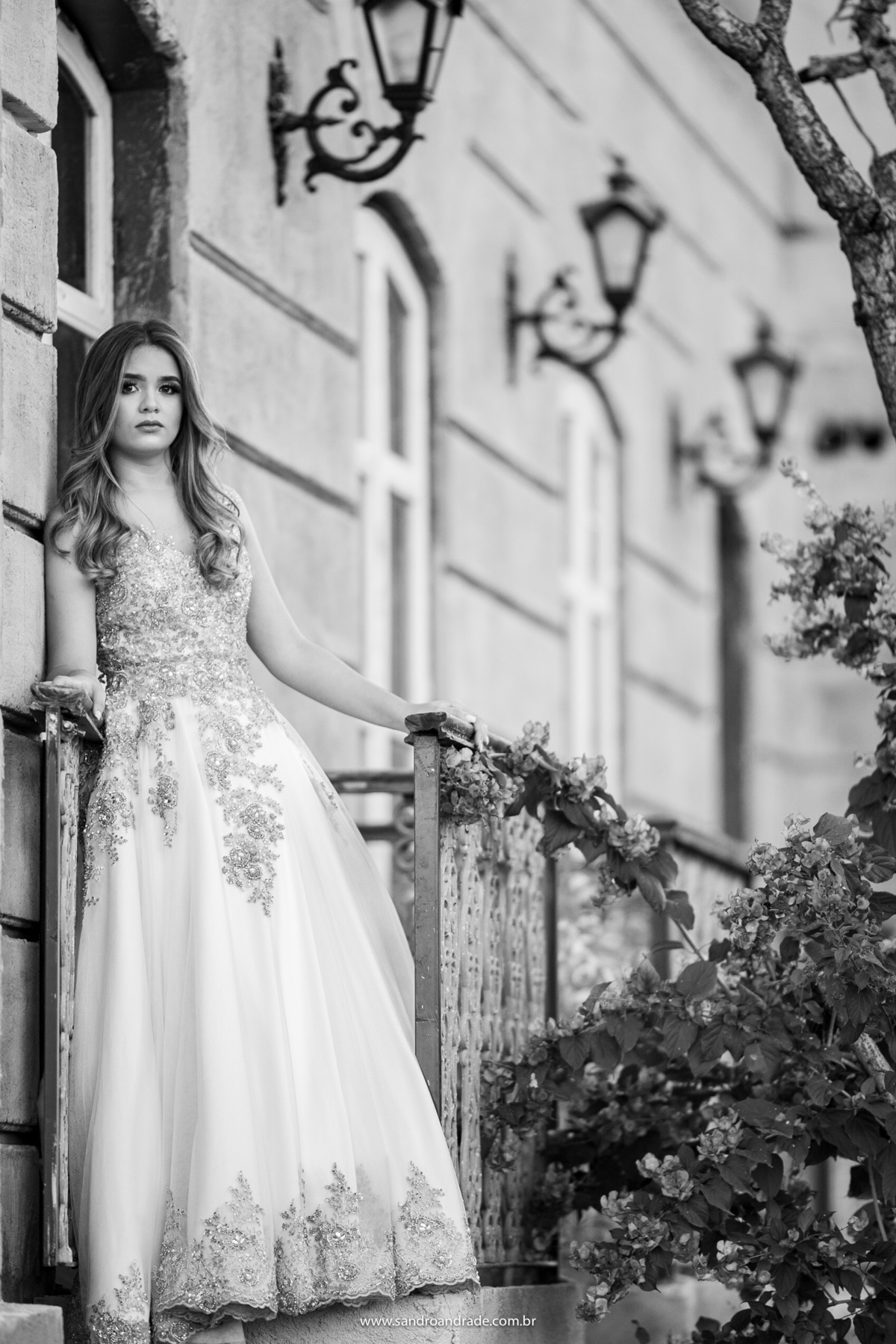 Uma fotografia PB, minha princesa olha para seu fotógrafo favorito numero 1, a numero 2 é a mamãe (risos).