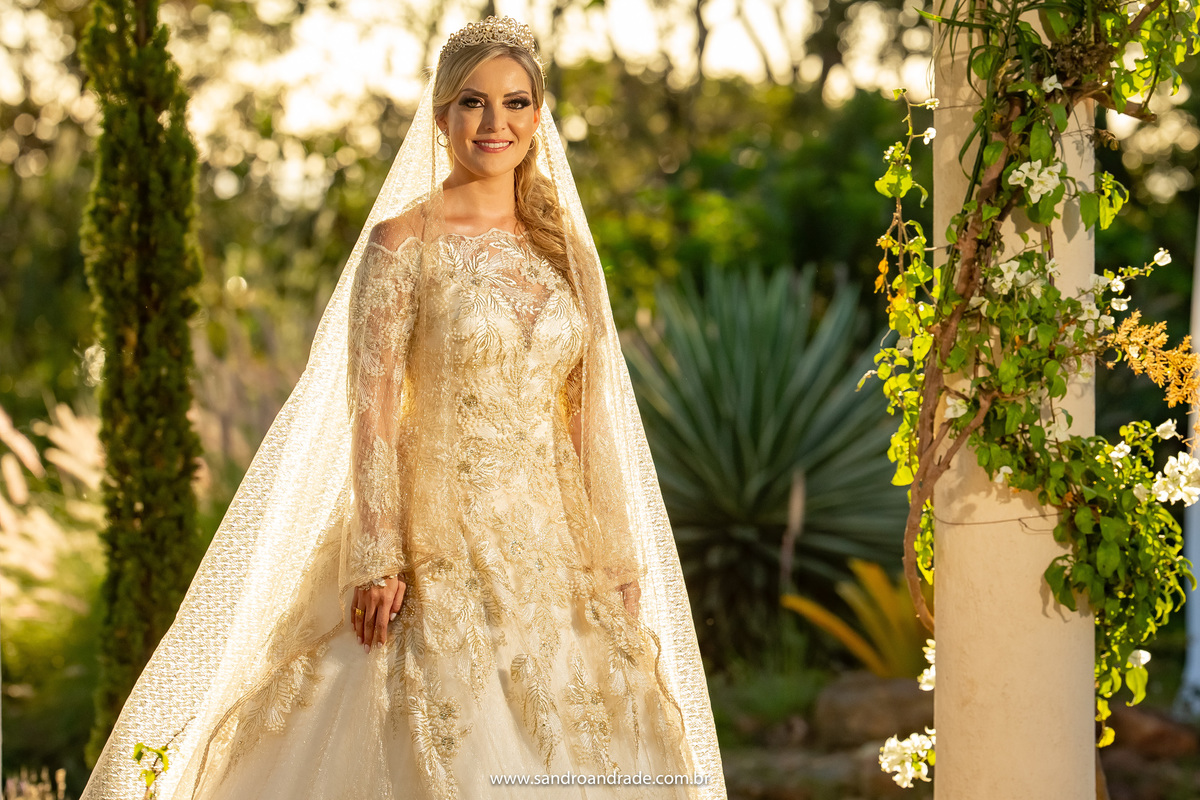 Uma linda fotografia de Sandro Andrade fotógrafo de casamentos do DF, luz linda e uma noiva linda.