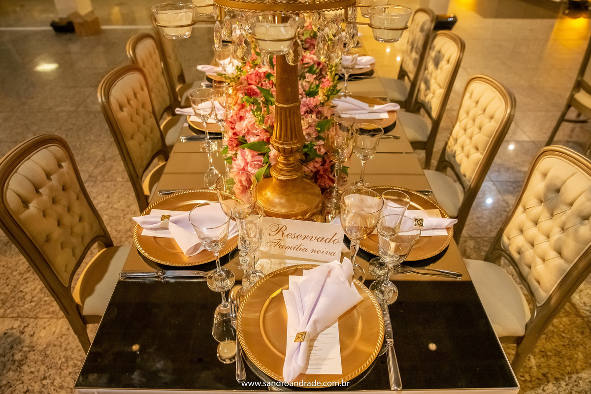 Uma fotografia da mesa, de cima.