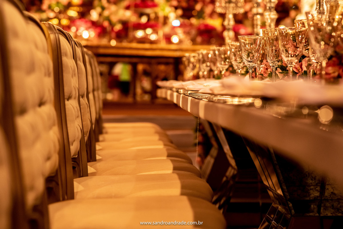 As cadeiras de tecido.