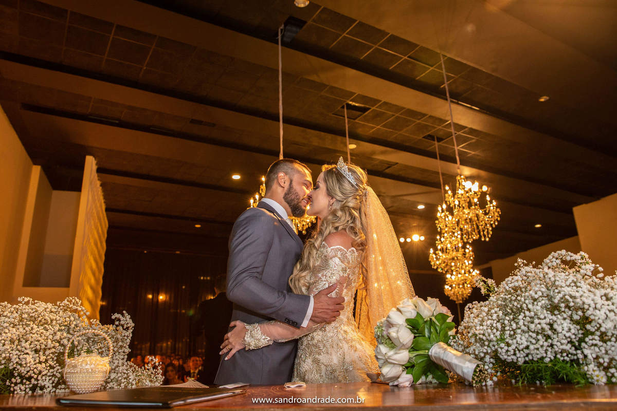 Esta fotografia mostra e reflete o quanto estão apaixonados, uma linda imagem de baixo feita por Sandro Andrade nosso artista fotógrafo de BSB.