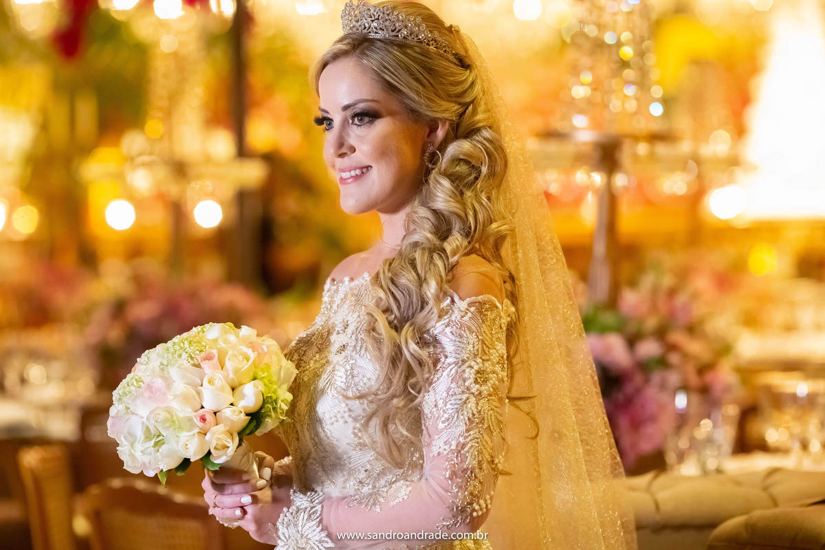 Lindo retrato da noiva, por Sandro Andrade um dos melhores fotógrafos de casamento do Brasil.