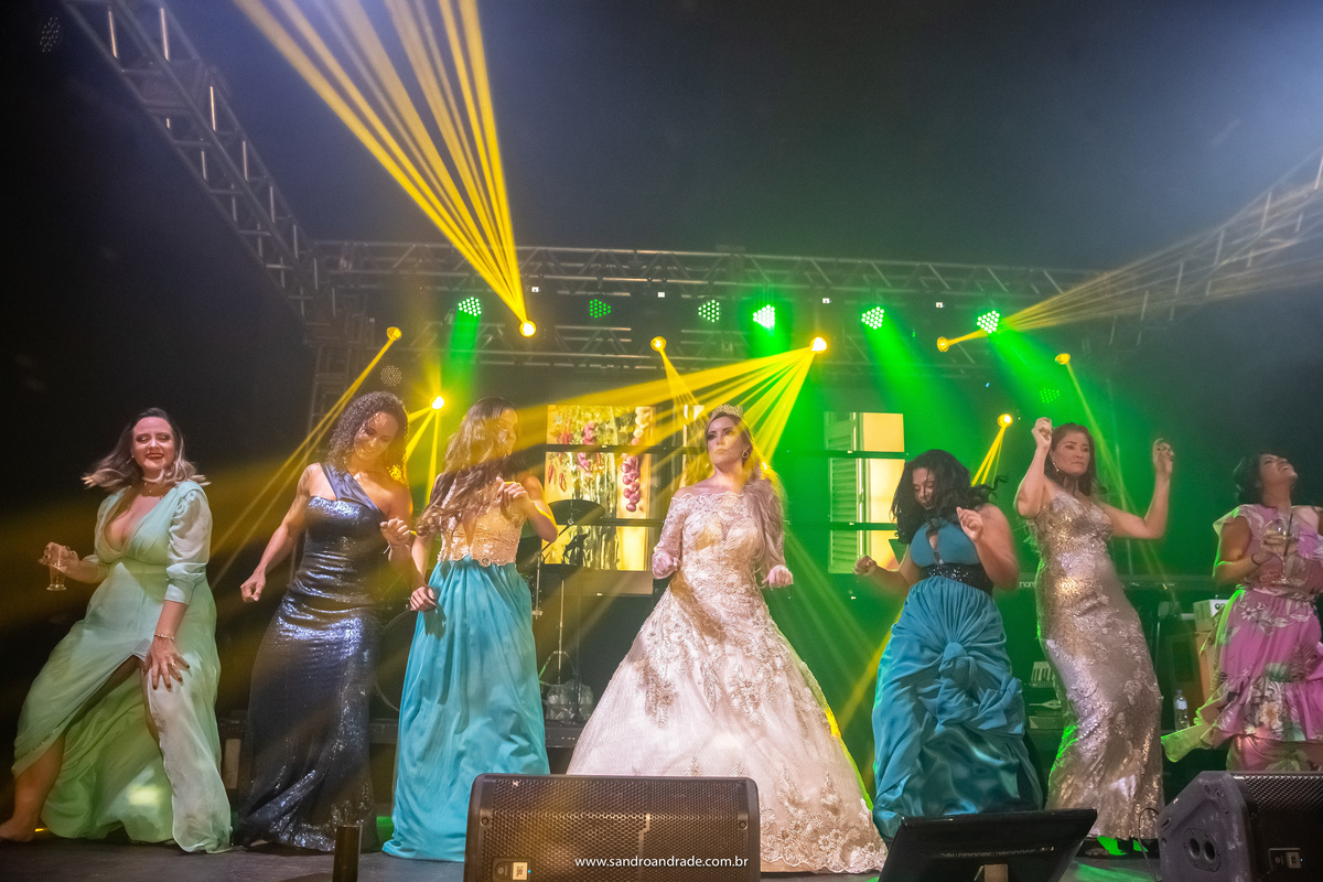 Elas dão show e se divertem no palco.