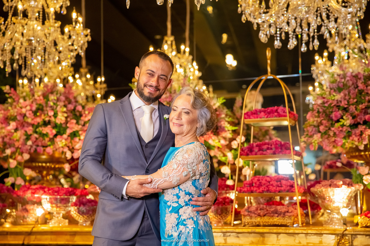 Em detalhe, Rafael e sua querida mãe.