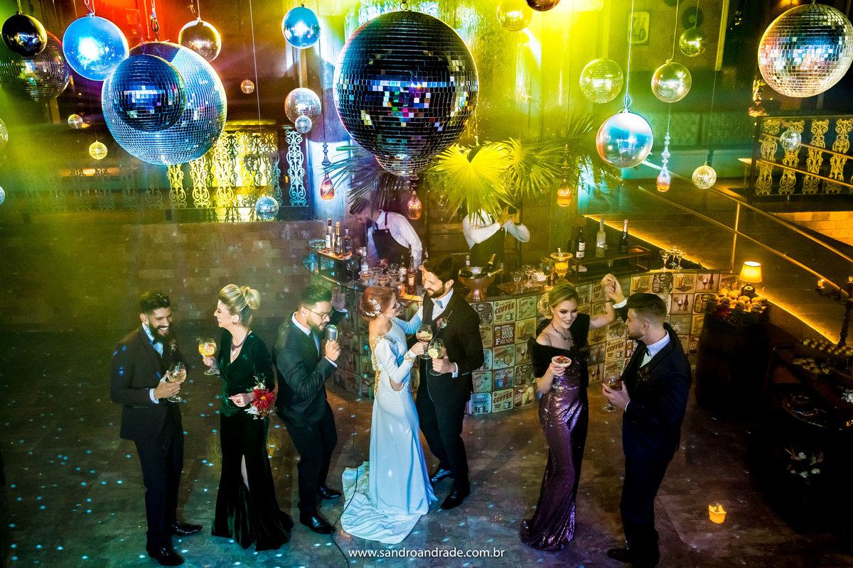 Muitas cores, tudo que a Dhyana Giardini queria, nisso Sandro Andrade é mestre, como ela mesma diz, ele é o mestre da luz, fotógrafo criativo e único.