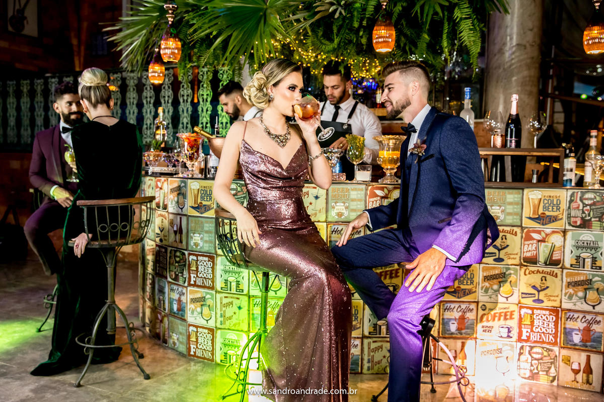 Os modelos ainda no bar.