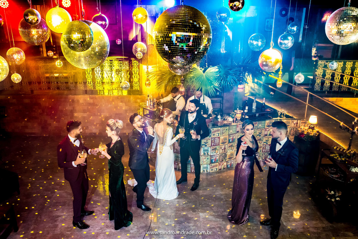 Todos dançam ao som de Davi Ramiro.