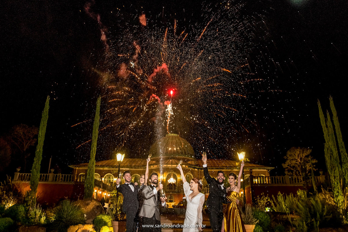 Uma linda queima de fogos da Sky Show.