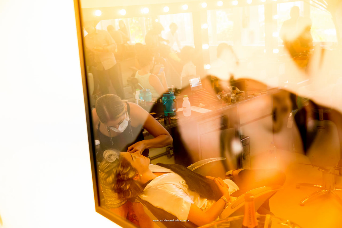 Fotografia criativa no making of da linda nova Rachel, se arrumando para seu casamento no Ricardo Maia Hair e Make up