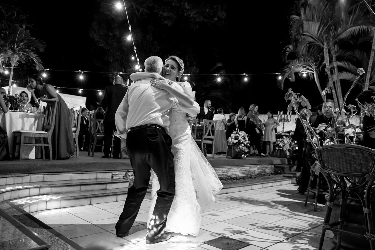 Felicidade ao dançar com o irmão de seu pai