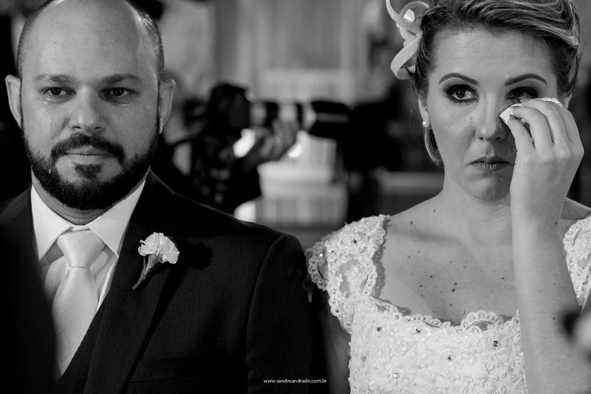 fotografia de momento do casal durante a cerimonia de casamento, fotografia de emoção