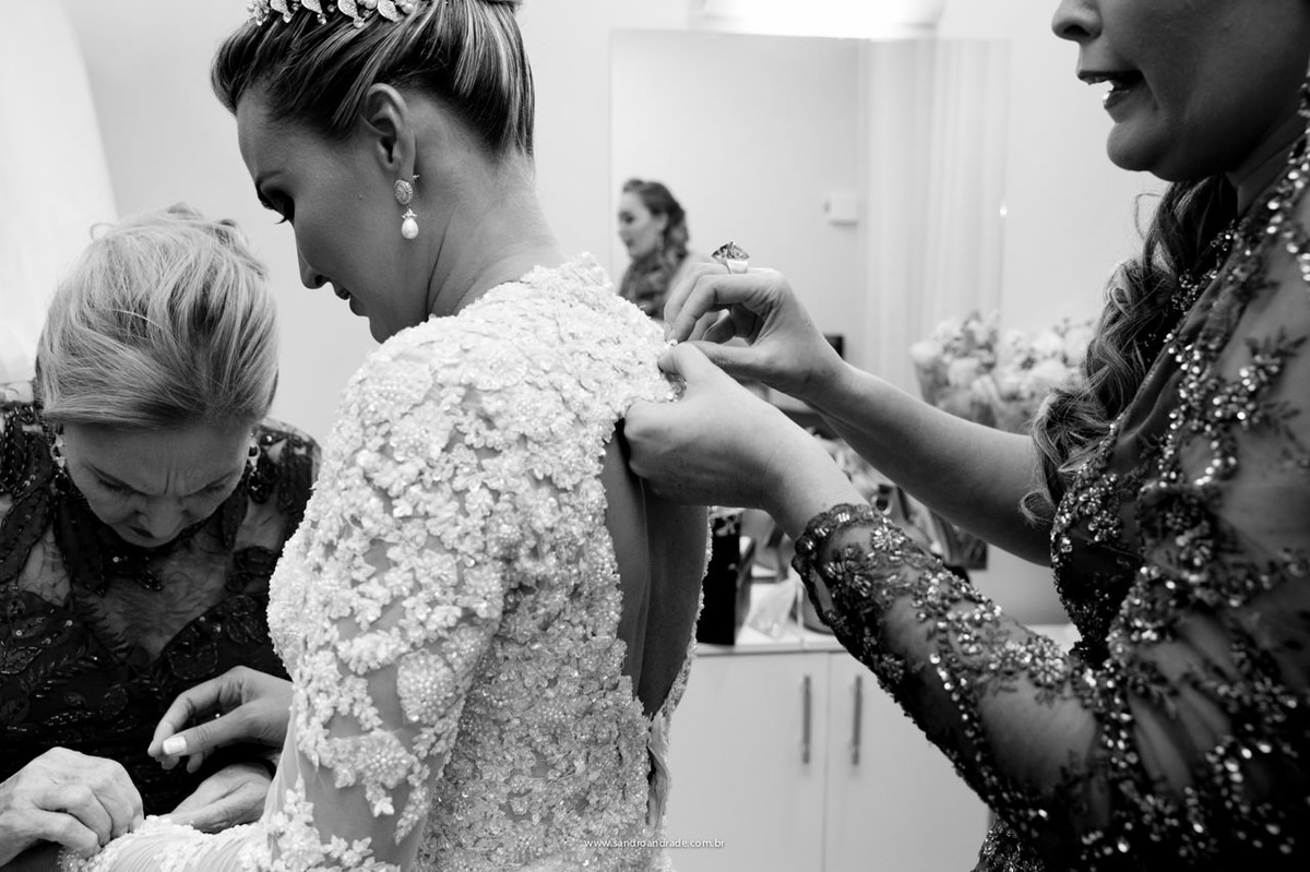 e ansiedade vai batendo, agora ja com seu lindo vestido de noiva