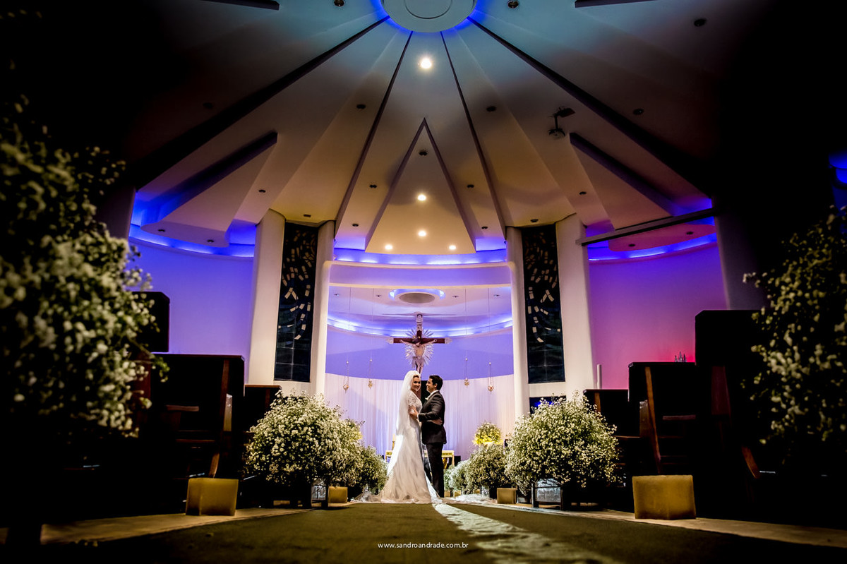 fotografia criativa de casamento do fotografo sandro andrade na igreja nossa senhora do lago em lago sul, bsb, casamento no lago sul