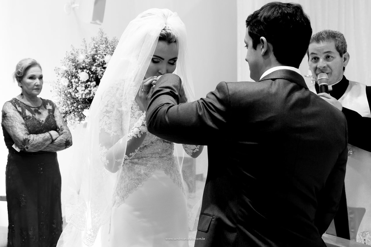 Um gesto, um carinho da noivo com agora 