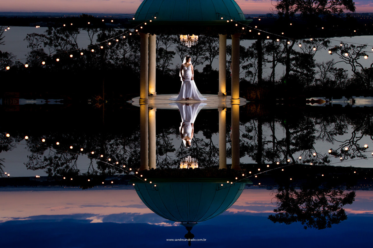 reflexo lindo da noiva em seu lindo vestido, fotografia com arte por sandro andrade